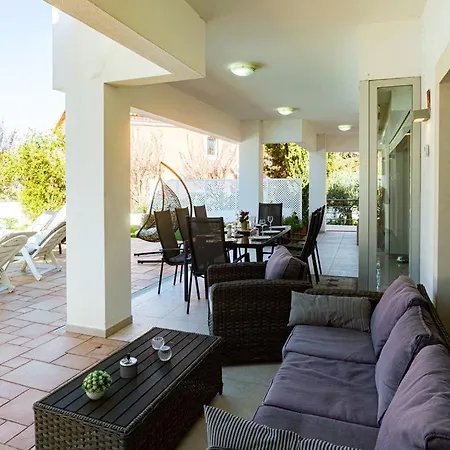Armando - Splendid 6 Bedroom In - Private Heated Pool - Games - Fitness Are *