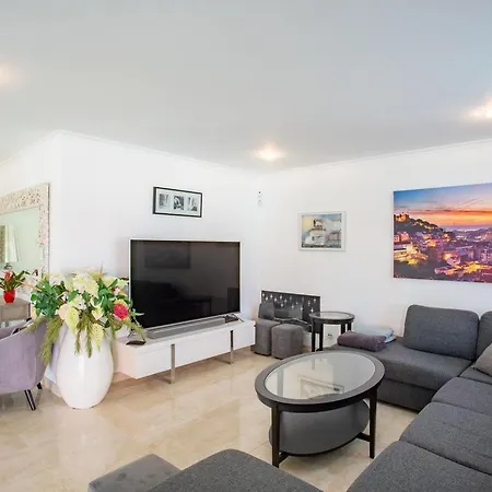 فيلة Armando - Splendid 6 Bedroom In - Private Heated Pool - Games - Fitness Are *