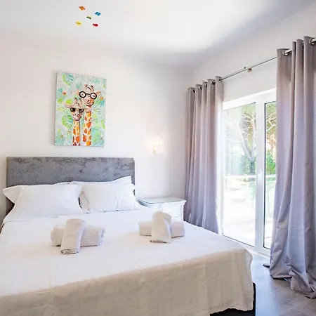 Armando - Splendid 6 Bedroom In - Private Heated Pool - Games - Fitness Are فيلة