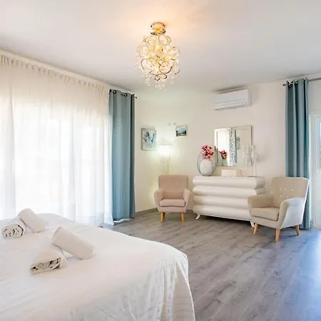 Armando - Splendid 6 Bedroom In - Private Heated Pool - Games - Fitness Are فيلة