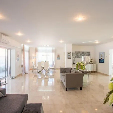 Armando - Splendid 6 Bedroom In - Private Heated Pool - Games - Fitness Are