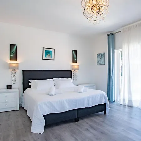 Armando - Splendid 6 Bedroom In - Private Heated Pool - Games - Fitness Are *